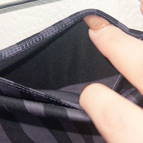 Nike Zebra Striped Cropped Women’s Black And Grayish Purple Leggings - Picture 5 of 10